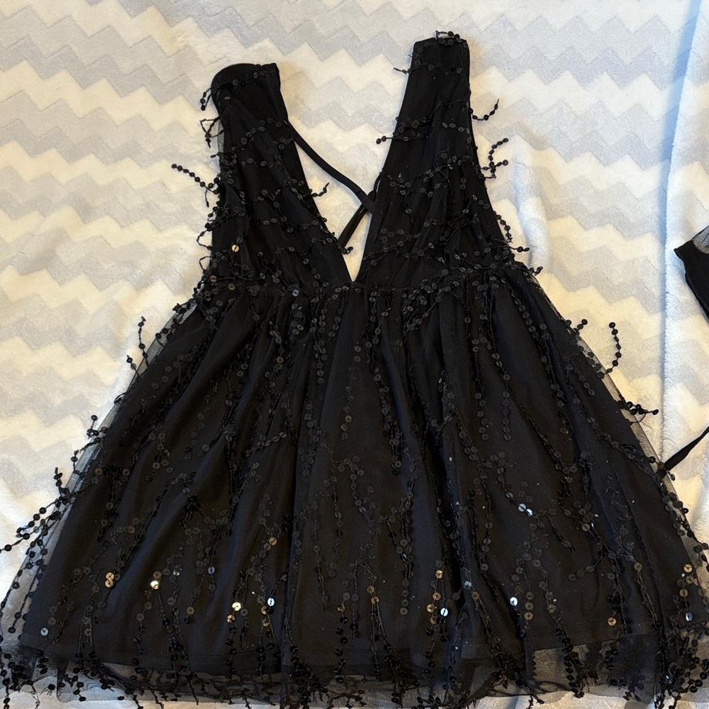 Chic Black Sequin Backless Dress